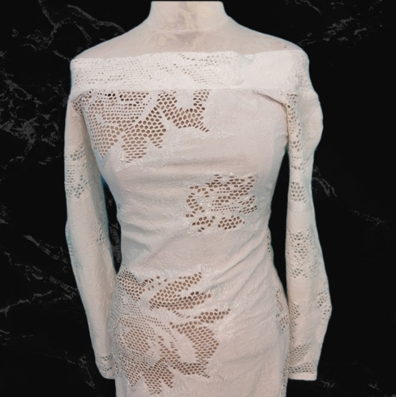 Va Va Voom White Eyelet Off Shoulder Dress size Medium - Picture 4 of 12